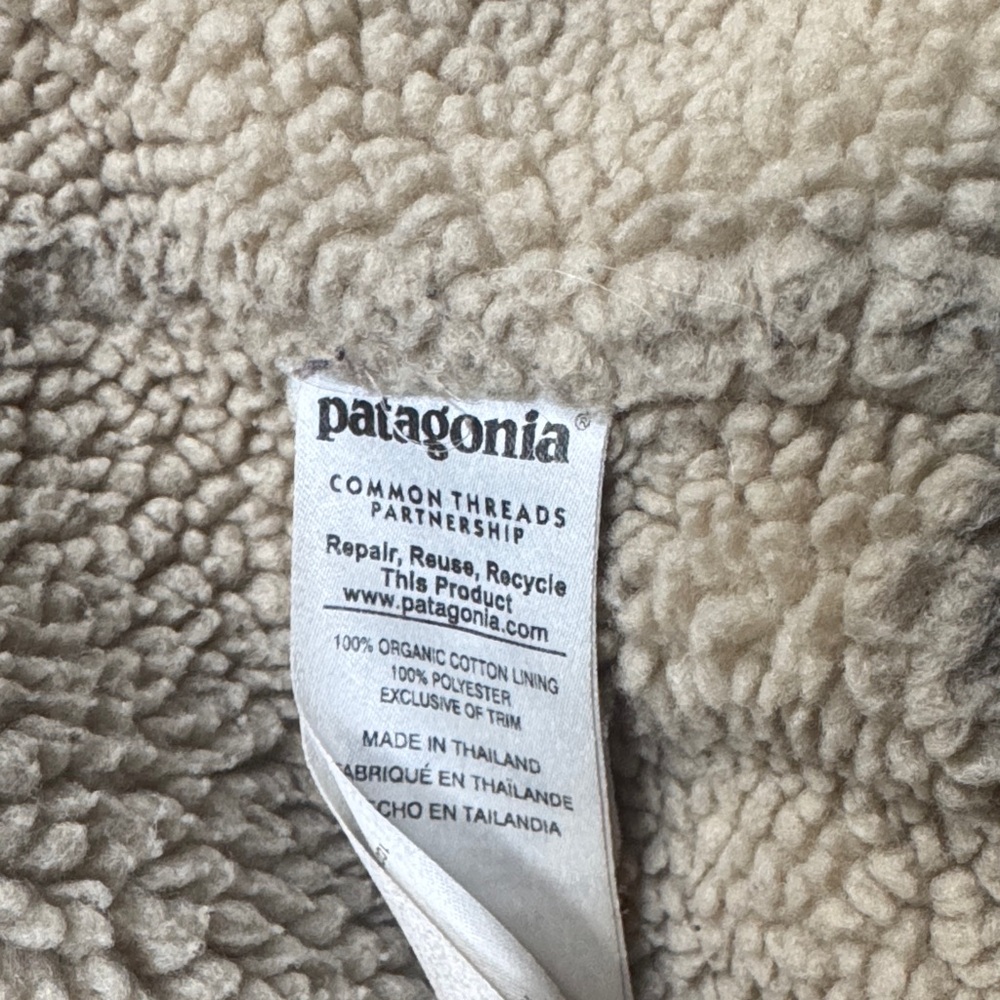Patagonia Women's Green Insulated Prairie Dawn Parka - Picture 7 of 9